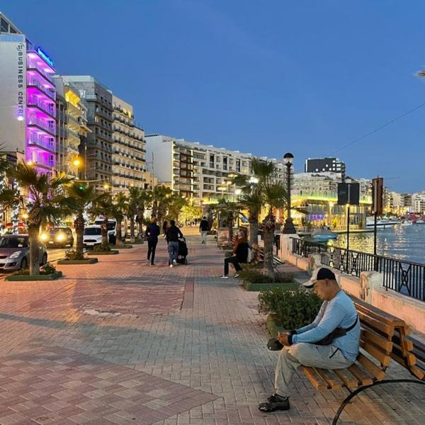 Seaside Apartment in Gzira Exterior foto